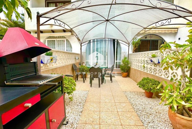 Z drugiej ręki - Mieszkanie w bloku -
Torrevieja - Estacion de autobuses