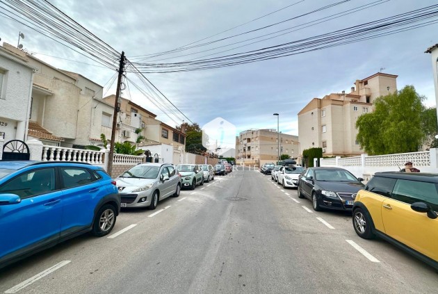 Z drugiej ręki - Mieszkanie w bloku -
Torrevieja - Estacion de autobuses