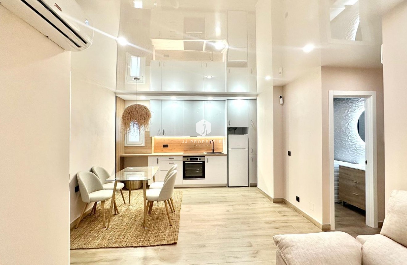 Z drugiej ręki - Mieszkanie w bloku -
Torrevieja - Centro