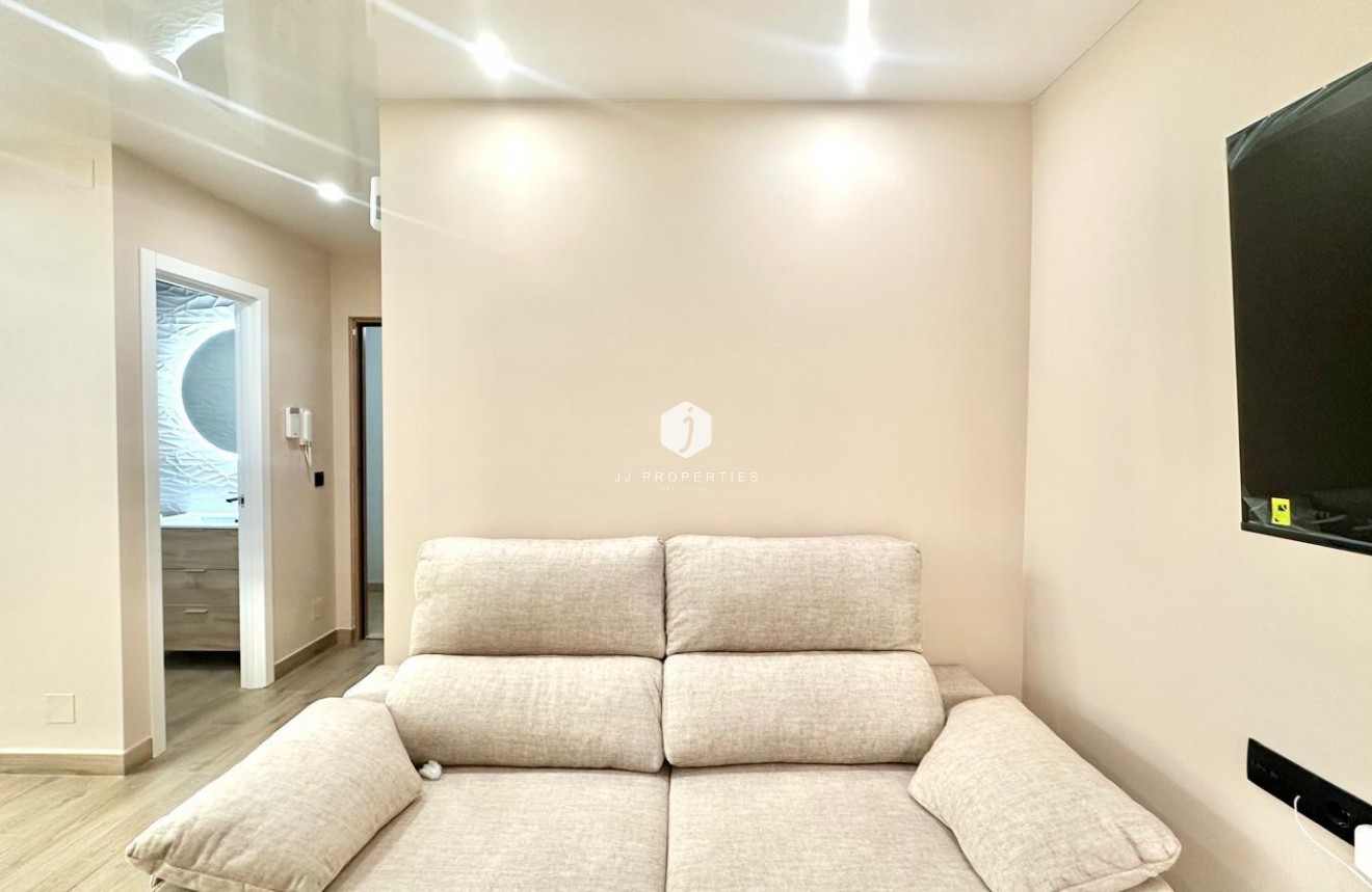 Z drugiej ręki - Mieszkanie w bloku -
Torrevieja - Centro