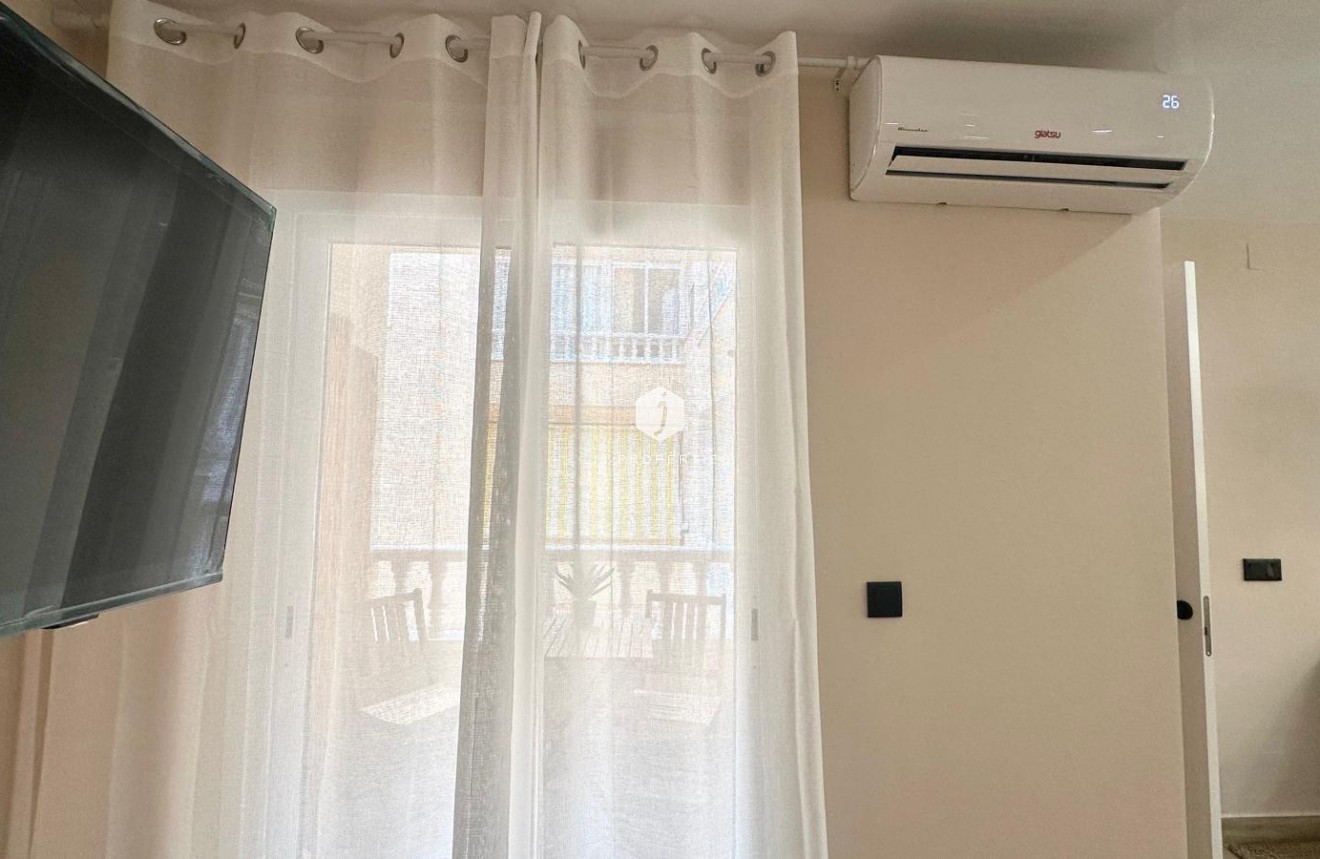 Z drugiej ręki - Mieszkanie w bloku -
Torrevieja - Centro