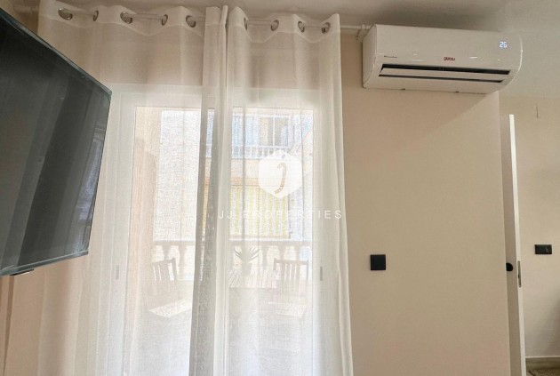 Z drugiej ręki - Mieszkanie w bloku -
Torrevieja - Centro