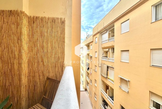 Z drugiej ręki - Mieszkanie w bloku -
Torrevieja - Centro