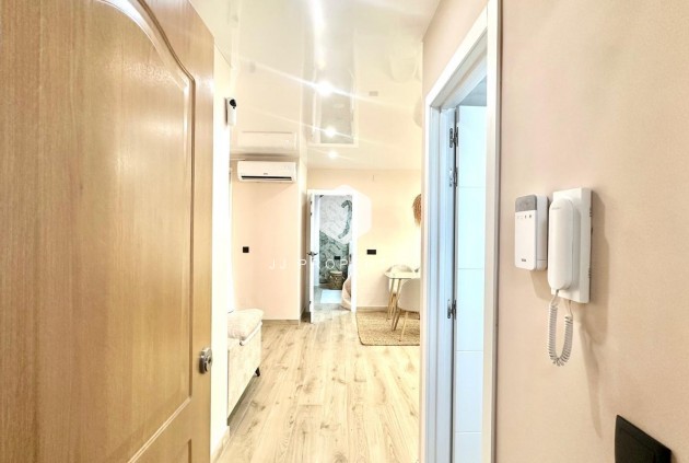 Z drugiej ręki - Mieszkanie w bloku -
Torrevieja - Centro