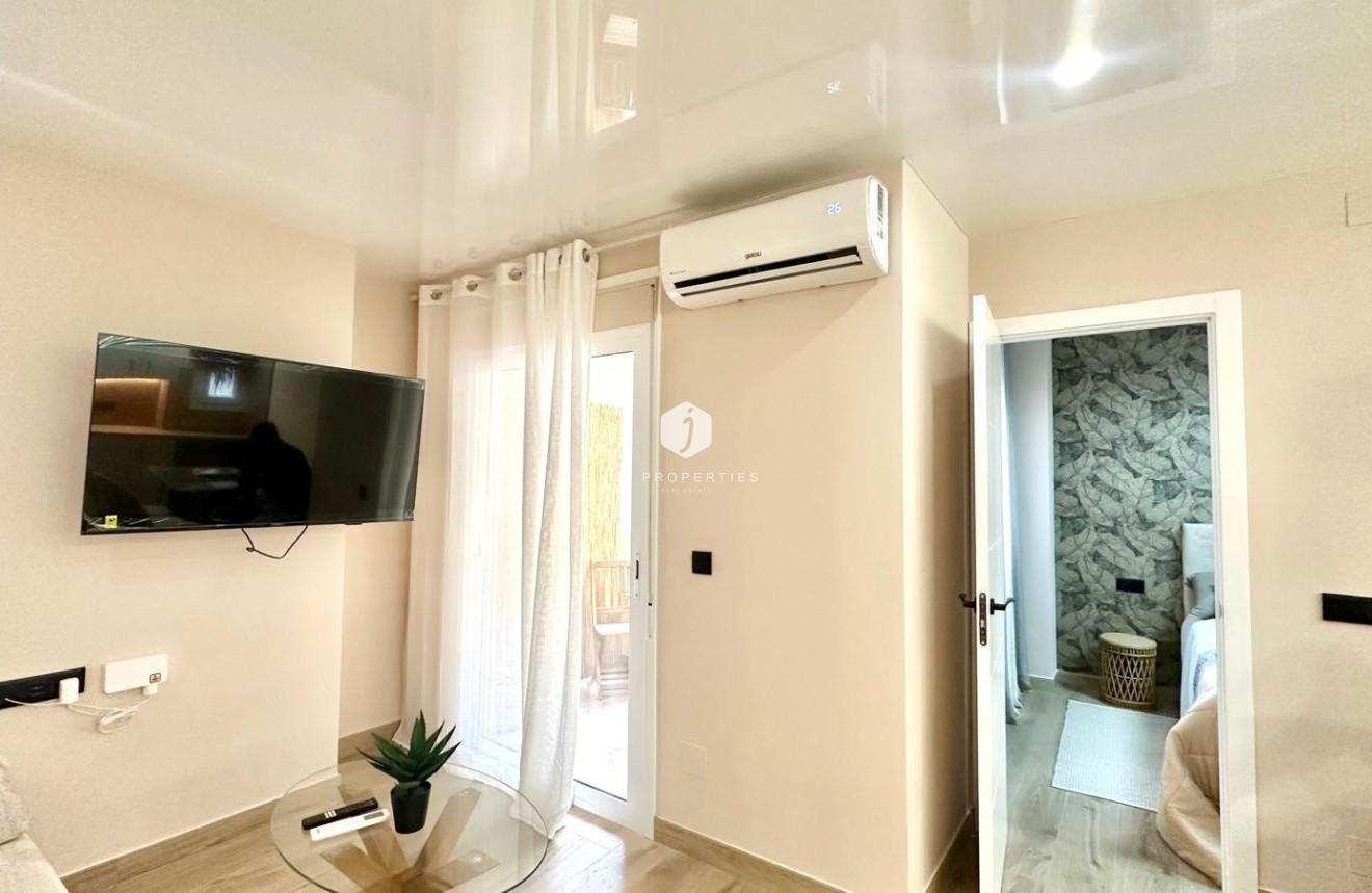 Z drugiej ręki - Mieszkanie w bloku -
Torrevieja - Centro