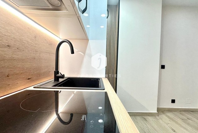 Z drugiej ręki - Mieszkanie w bloku -
Torrevieja - Centro