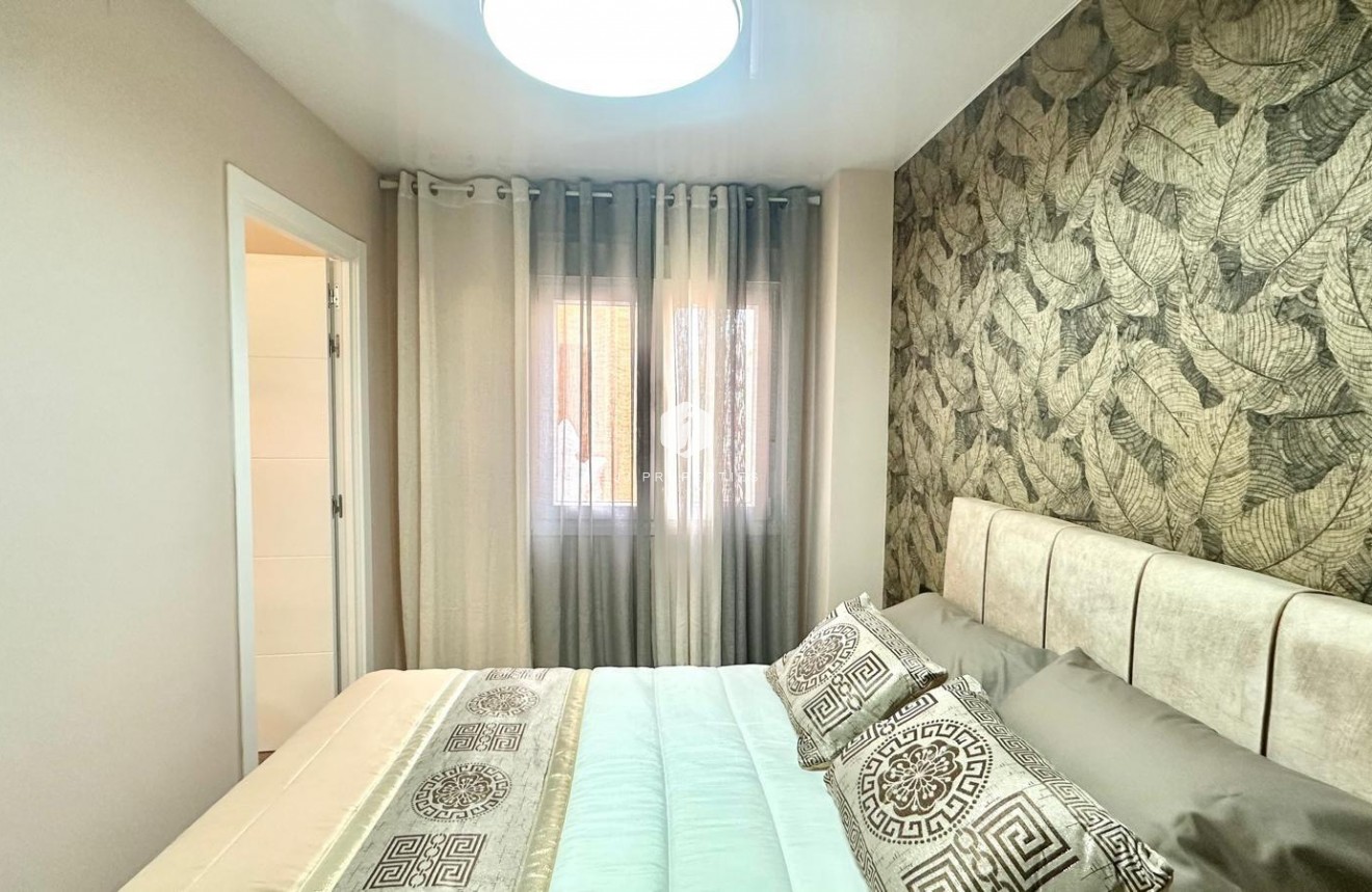 Z drugiej ręki - Mieszkanie w bloku -
Torrevieja - Centro