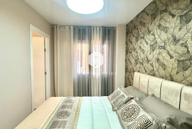 Z drugiej ręki - Mieszkanie w bloku -
Torrevieja - Centro