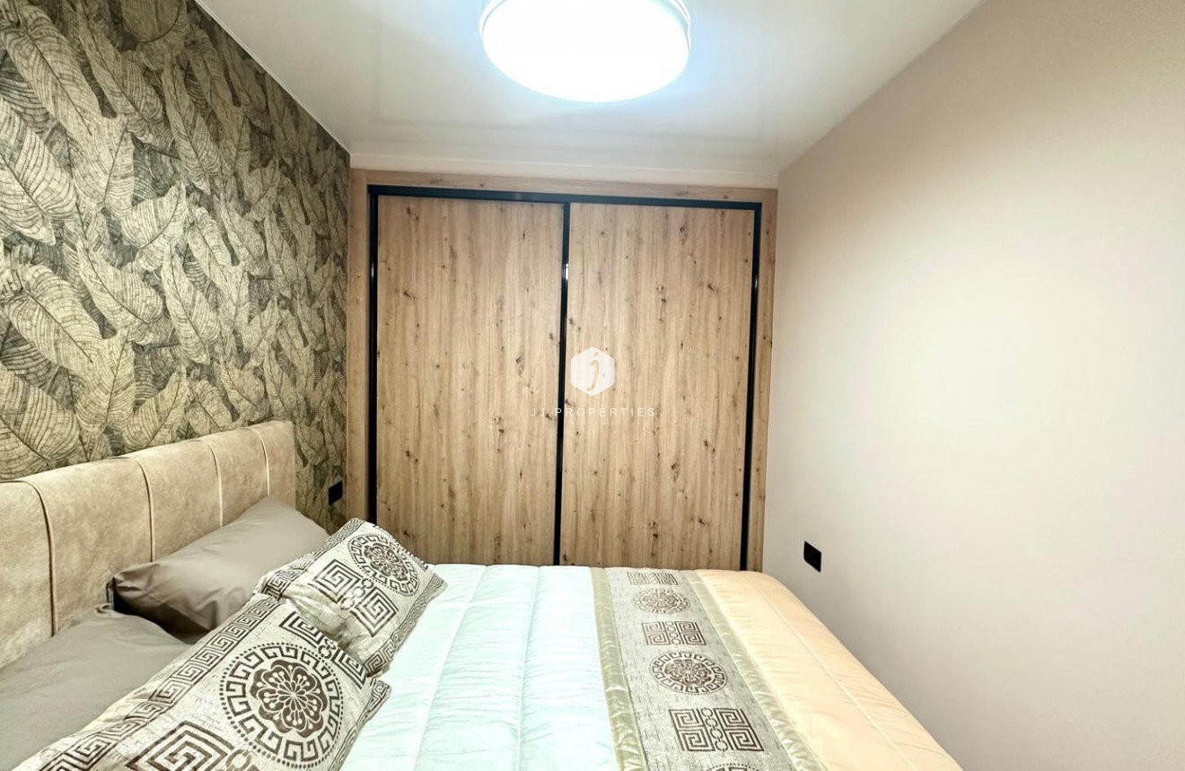 Z drugiej ręki - Mieszkanie w bloku -
Torrevieja - Centro