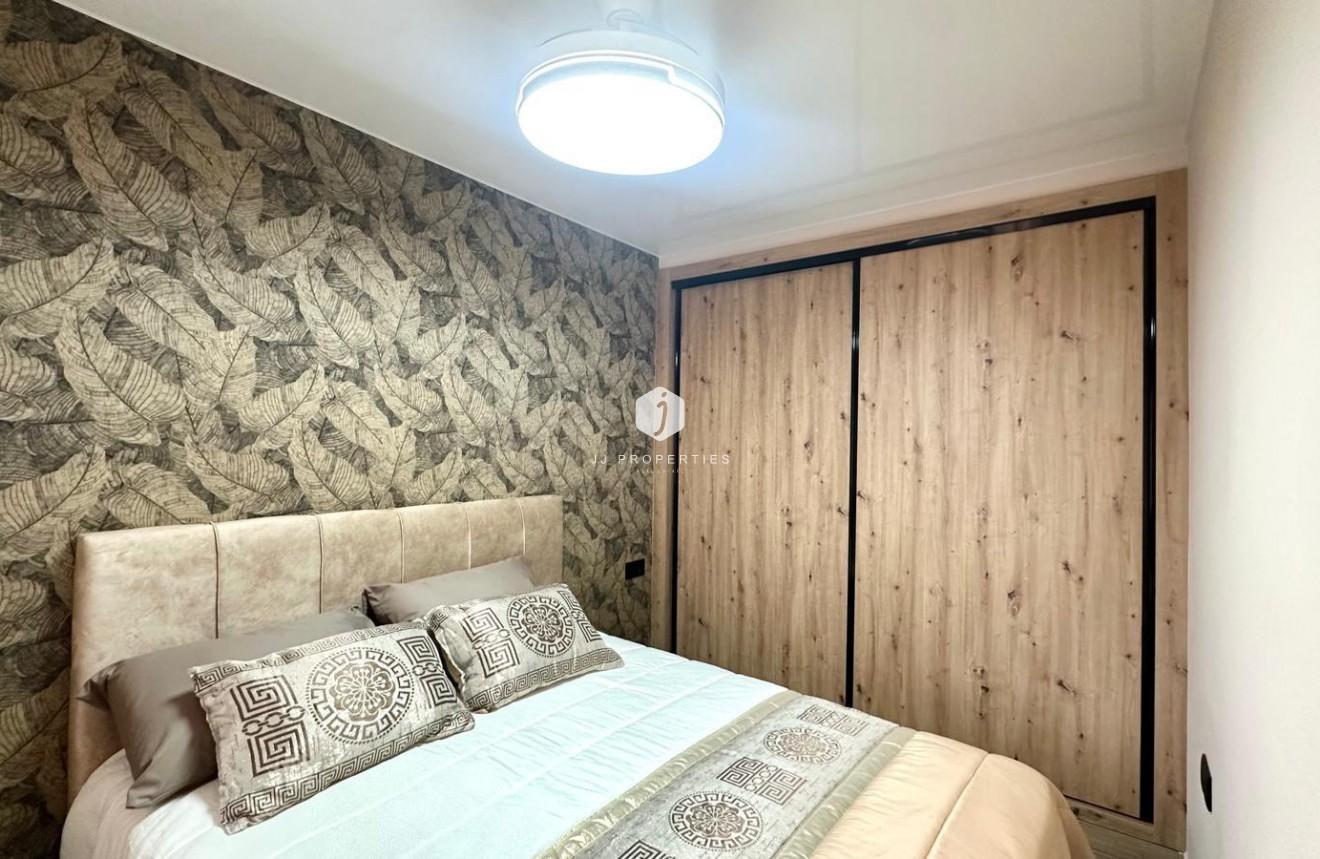 Z drugiej ręki - Mieszkanie w bloku -
Torrevieja - Centro