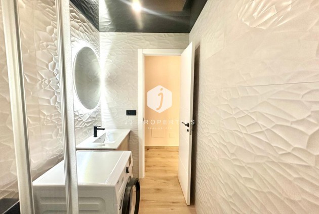 Z drugiej ręki - Mieszkanie w bloku -
Torrevieja - Centro