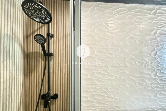 Z drugiej ręki - Mieszkanie w bloku -
Torrevieja - Centro