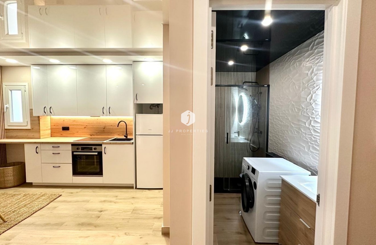 Z drugiej ręki - Mieszkanie w bloku -
Torrevieja - Centro