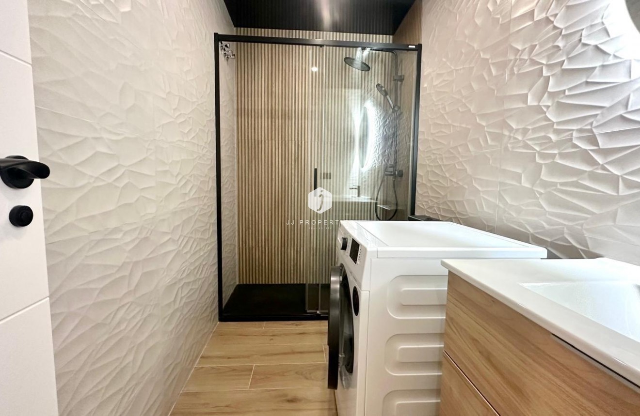 Z drugiej ręki - Mieszkanie w bloku -
Torrevieja - Centro