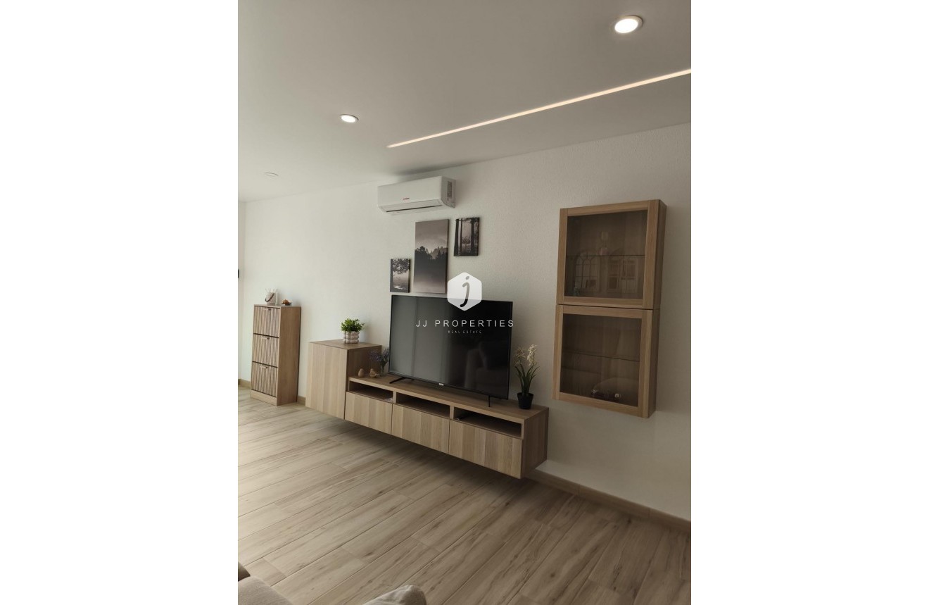 Z drugiej ręki - Szalet -
Torrevieja