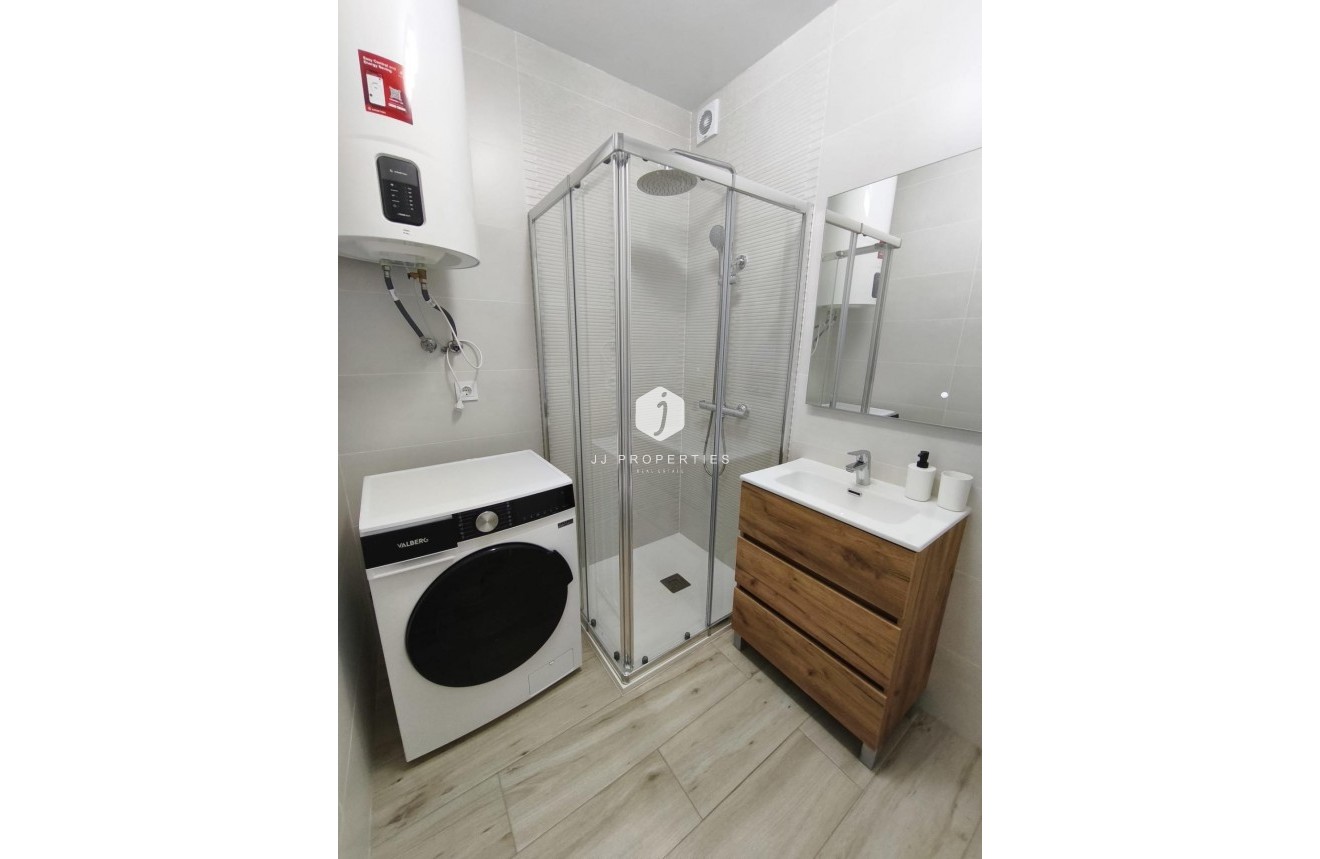 Z drugiej ręki - Szalet -
Torrevieja