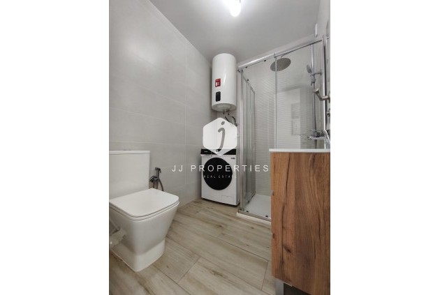 Z drugiej ręki - Szalet -
Torrevieja