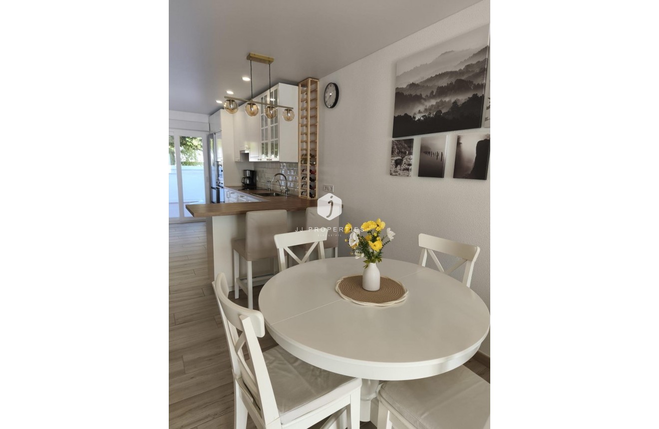 Z drugiej ręki - Szalet -
Torrevieja