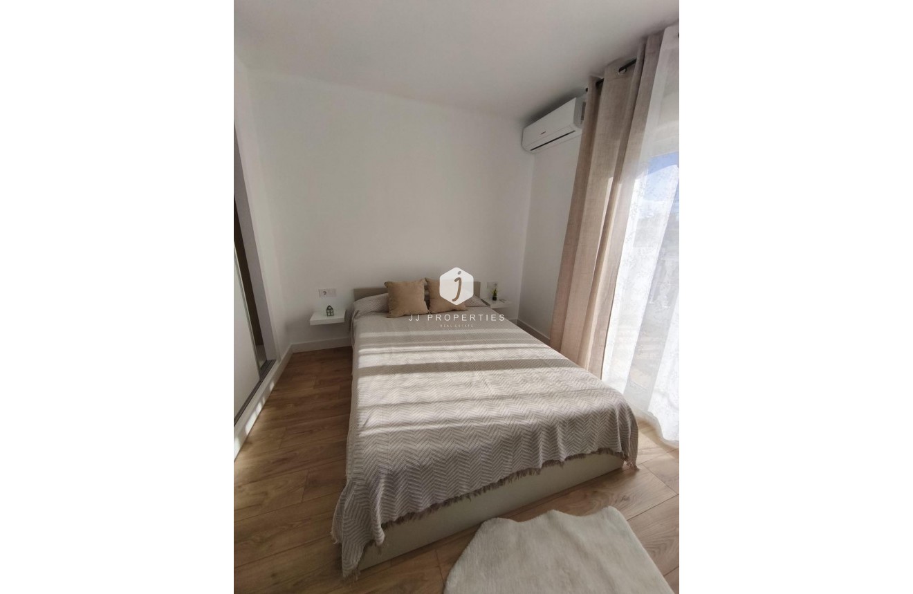 Z drugiej ręki - Szalet -
Torrevieja