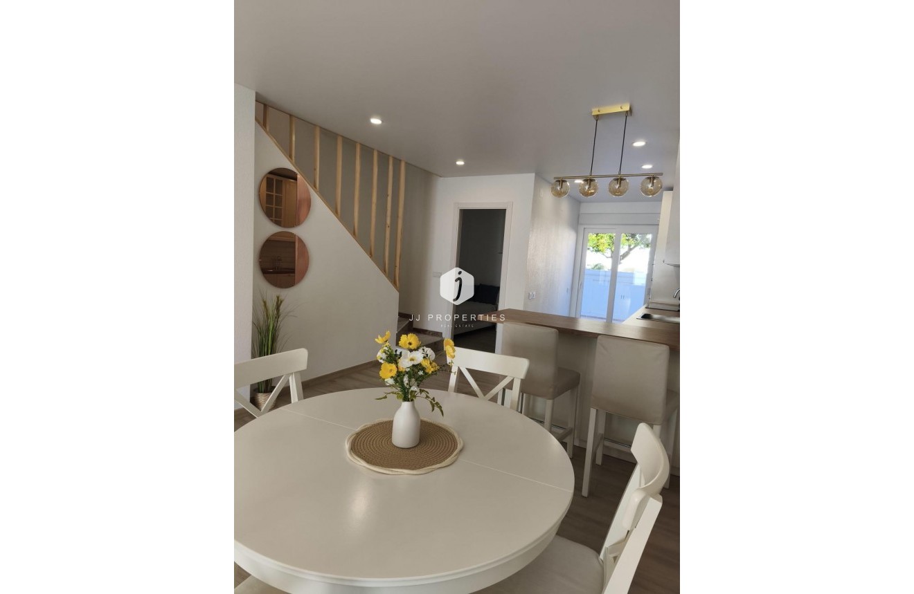 Z drugiej ręki - Szalet -
Torrevieja