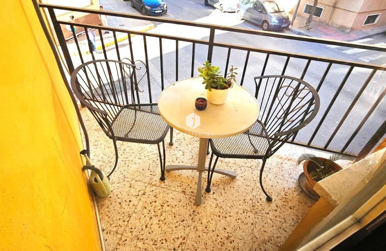 Z drugiej ręki - Mieszkanie w bloku -
Bigastro - Comunidad Valenciana