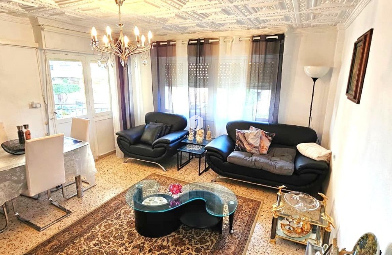 Z drugiej ręki - Mieszkanie w bloku -
Bigastro - Comunidad Valenciana