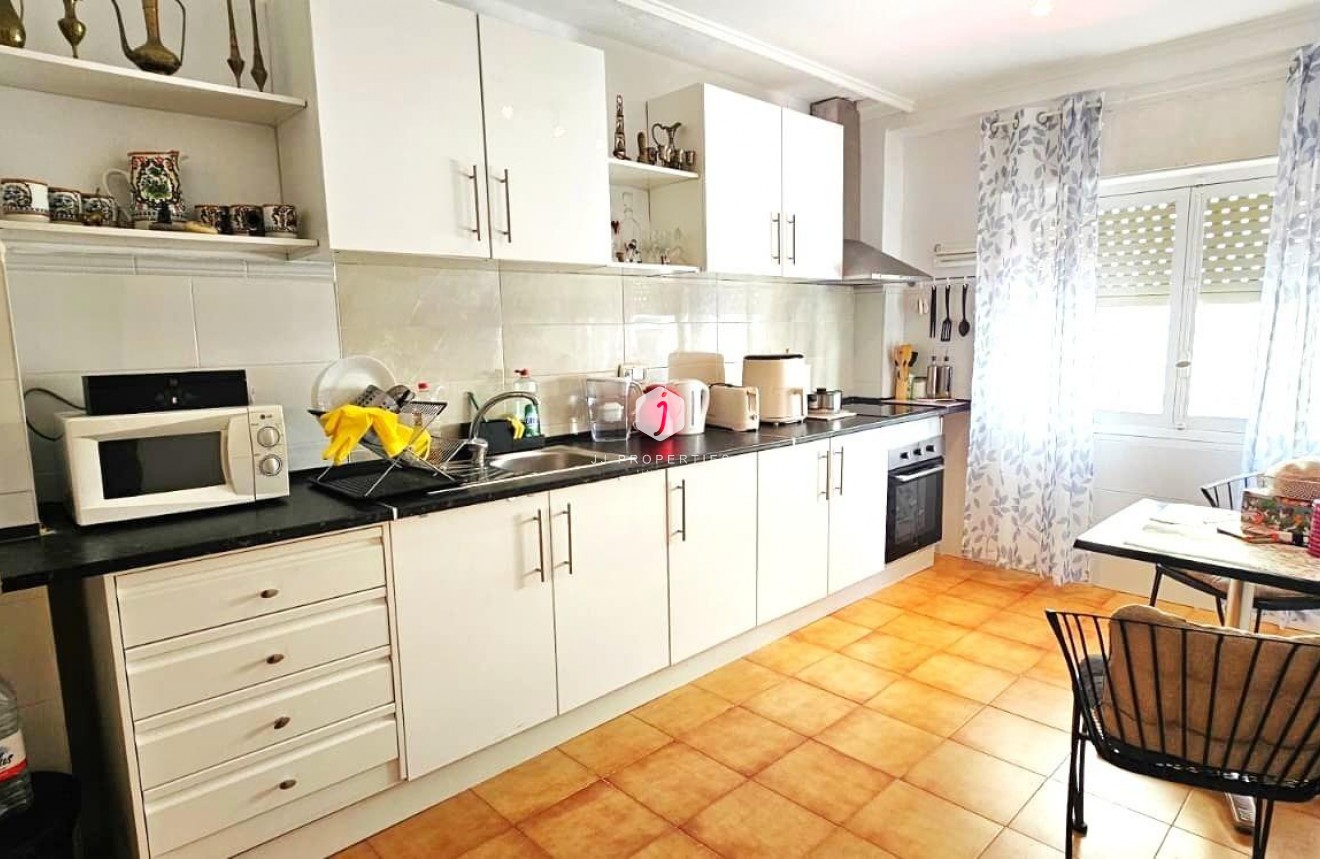 Z drugiej ręki - Mieszkanie w bloku -
Bigastro - Comunidad Valenciana