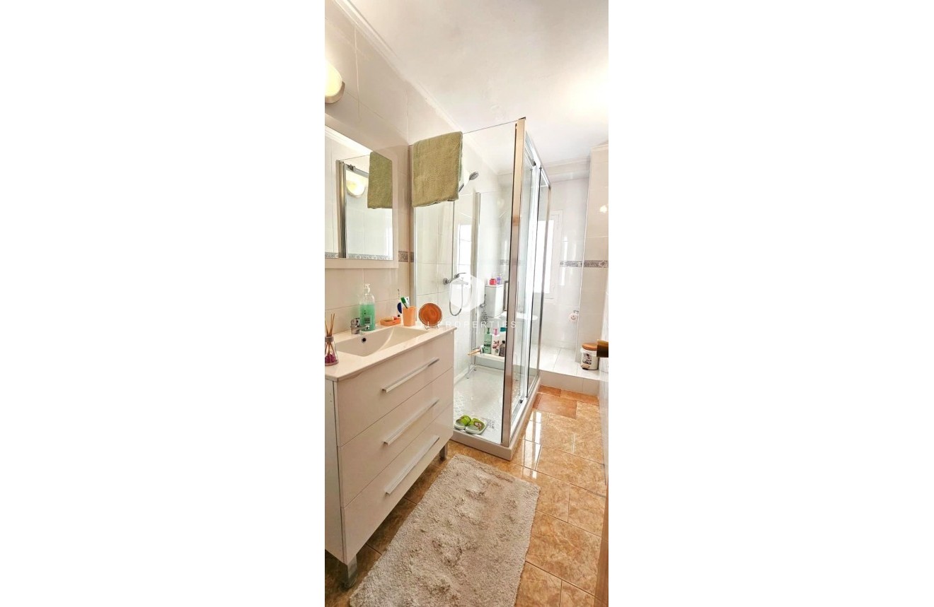 Z drugiej ręki - Mieszkanie w bloku -
Bigastro - Comunidad Valenciana