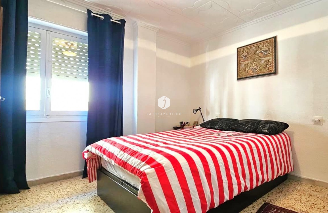 Z drugiej ręki - Mieszkanie w bloku -
Bigastro - Comunidad Valenciana