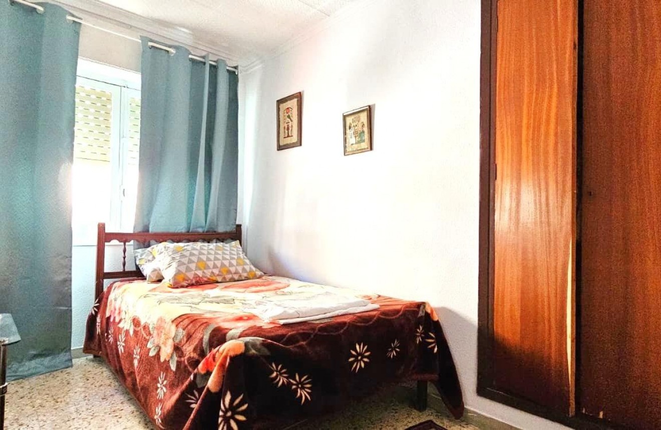 Z drugiej ręki - Mieszkanie w bloku -
Bigastro - Comunidad Valenciana