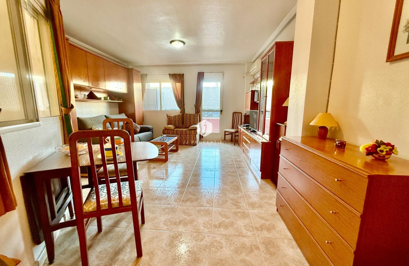 Z drugiej ręki - Mieszkanie w bloku -
Torrevieja - PARQUE DE LAS NACIONES