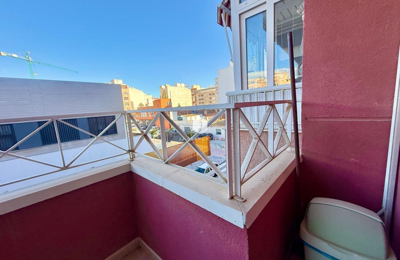 Z drugiej ręki - Mieszkanie w bloku -
Torrevieja - PARQUE DE LAS NACIONES