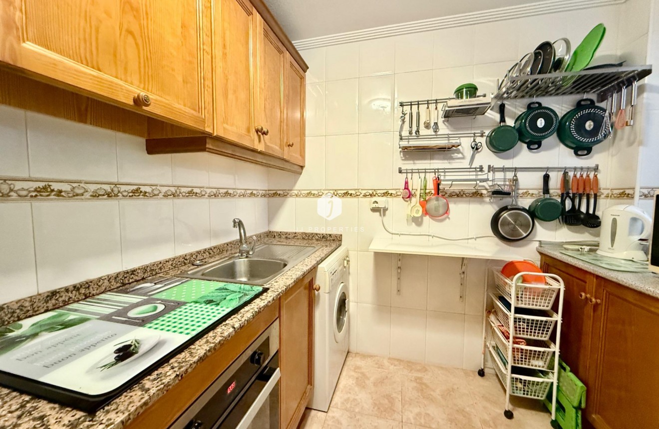 Z drugiej ręki - Mieszkanie w bloku -
Torrevieja - PARQUE DE LAS NACIONES