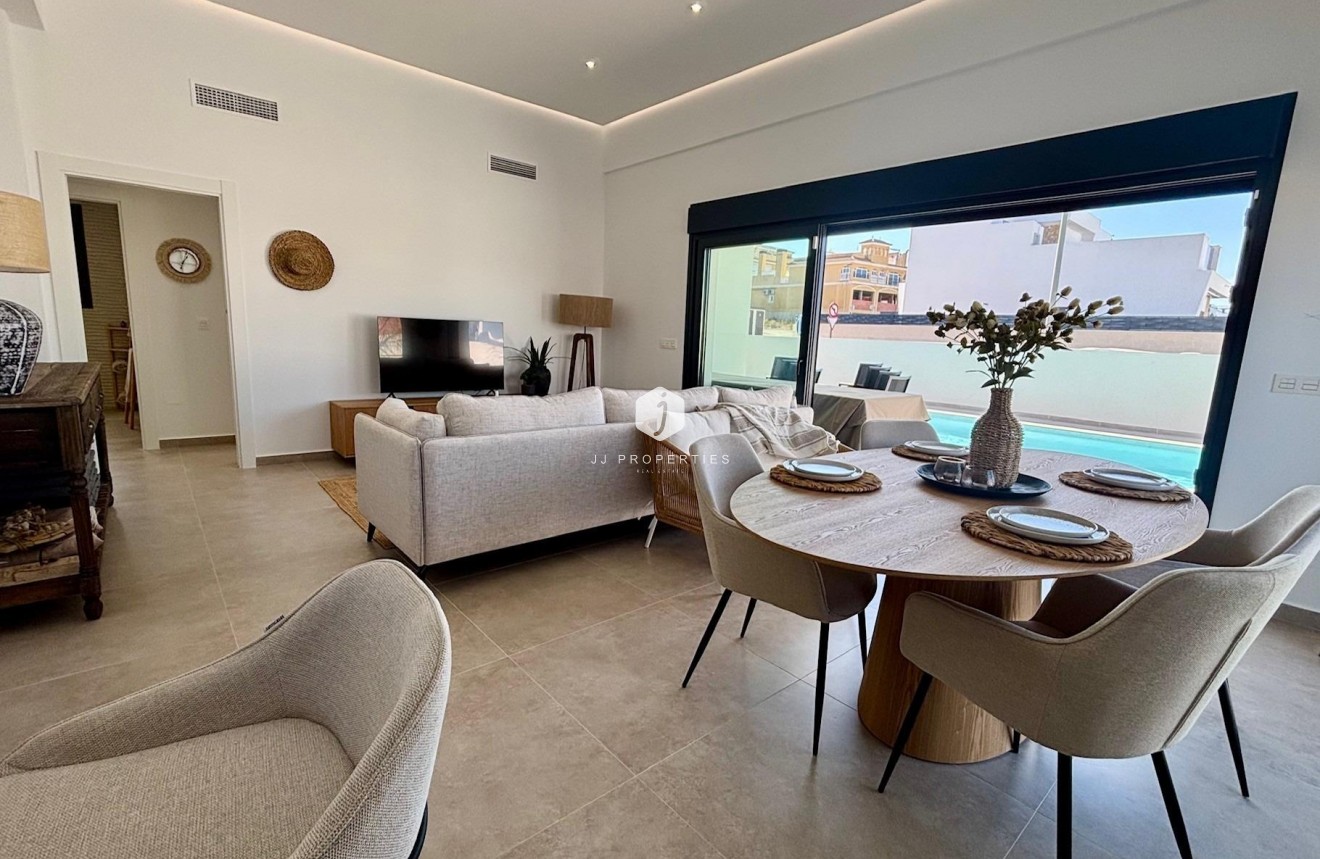 Nowy budynek - Villa -
Rafal - polideportivo