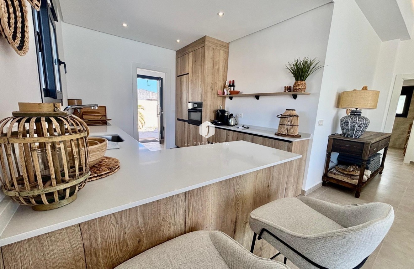 Nowy budynek - Villa -
Rafal - polideportivo