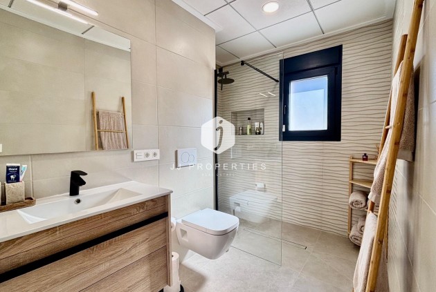 Nowy budynek - Villa -
Rafal - polideportivo