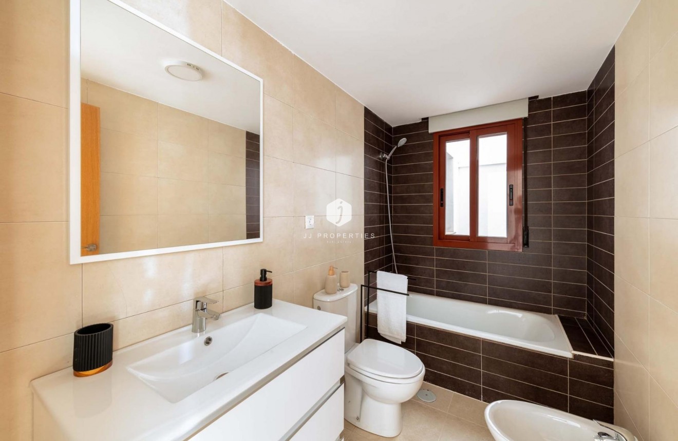 Nowy budynek - Mieszkanie w bloku -
Avileses - pueblo