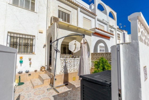 Z drugiej ręki - Szalet -
Torrevieja - Costa Blanca