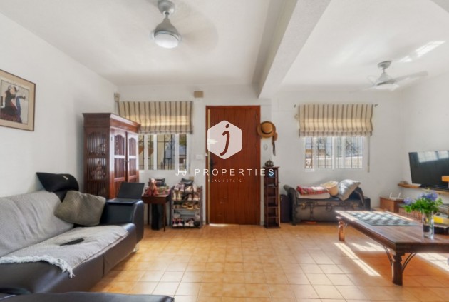 Z drugiej ręki - Szalet -
Torrevieja - Costa Blanca