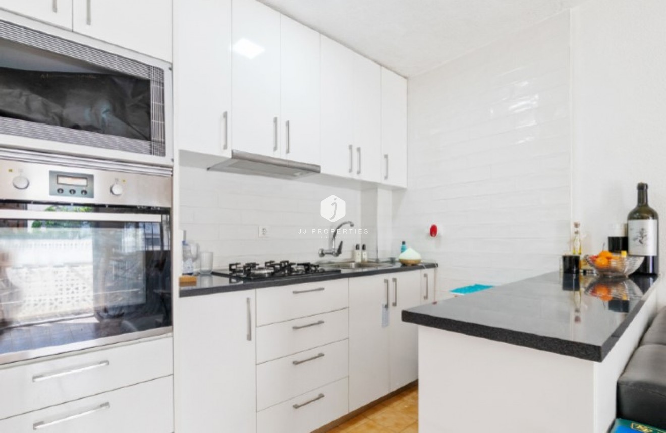 Z drugiej ręki - Szalet -
Torrevieja - Costa Blanca