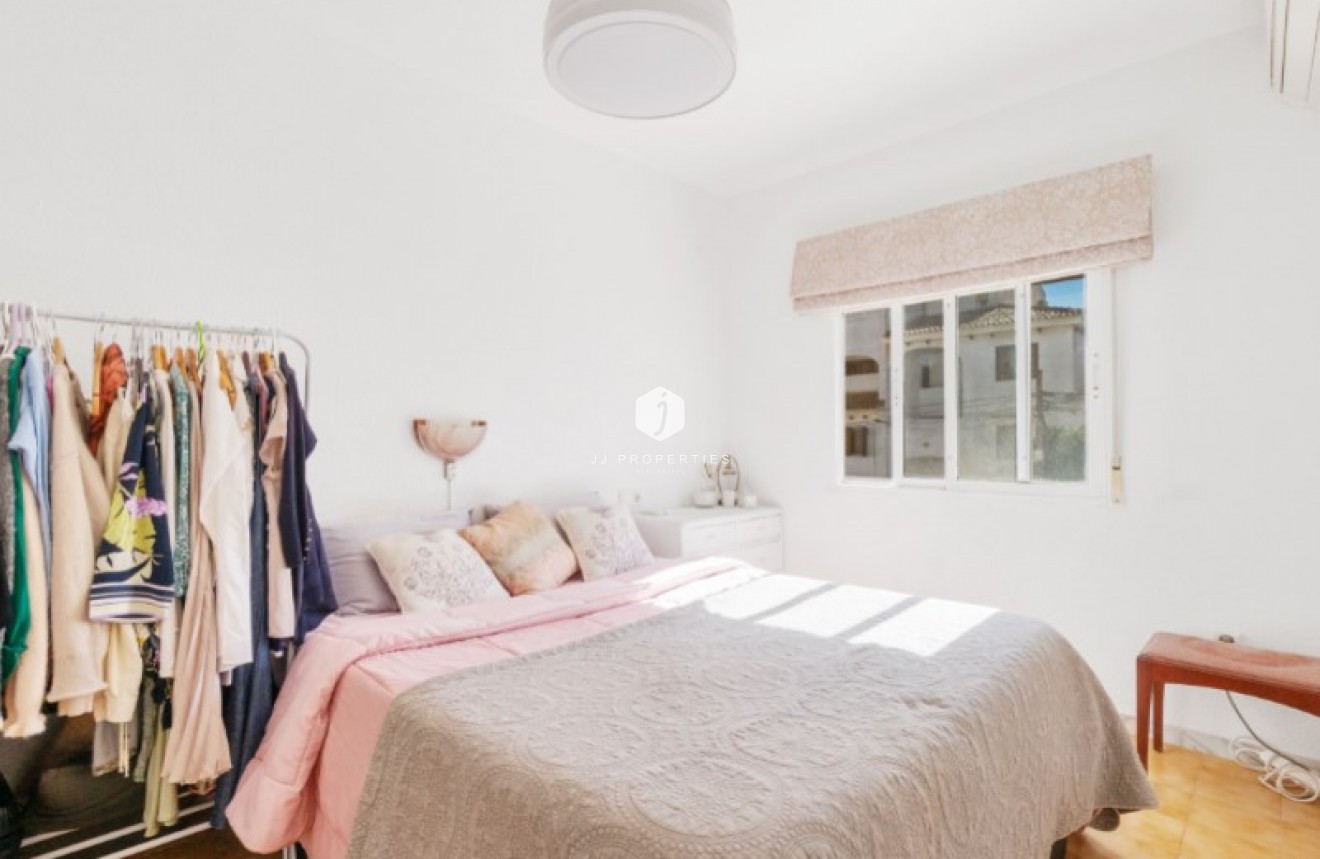 Z drugiej ręki - Szalet -
Torrevieja - Costa Blanca