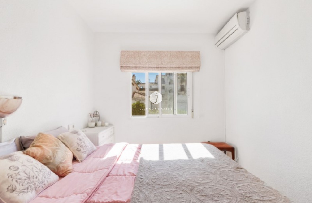 Z drugiej ręki - Szalet -
Torrevieja - Costa Blanca