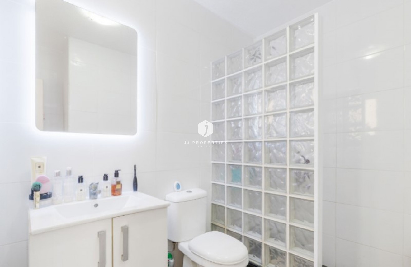 Z drugiej ręki - Szalet -
Torrevieja - Costa Blanca