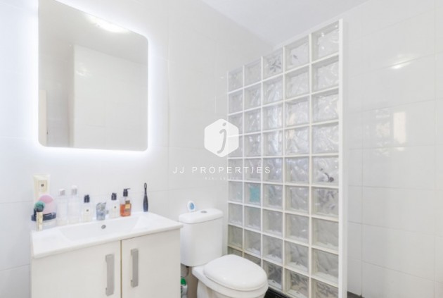 Z drugiej ręki - Szalet -
Torrevieja - Costa Blanca