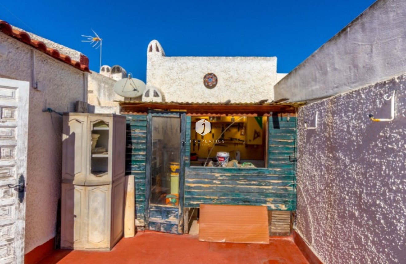 Z drugiej ręki - Szalet -
Torrevieja - Costa Blanca