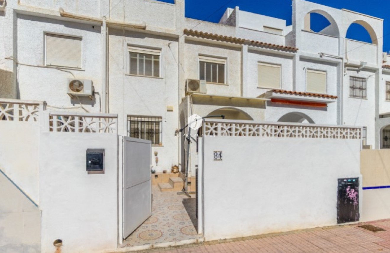 Z drugiej ręki - Szalet -
Torrevieja - Costa Blanca