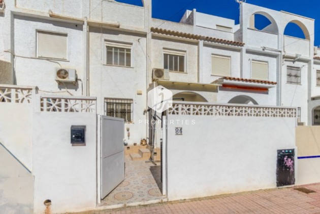 Z drugiej ręki - Szalet -
Torrevieja - Costa Blanca