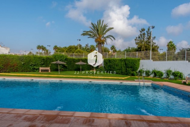 Z drugiej ręki - Szalet -
Torrevieja - Costa Blanca