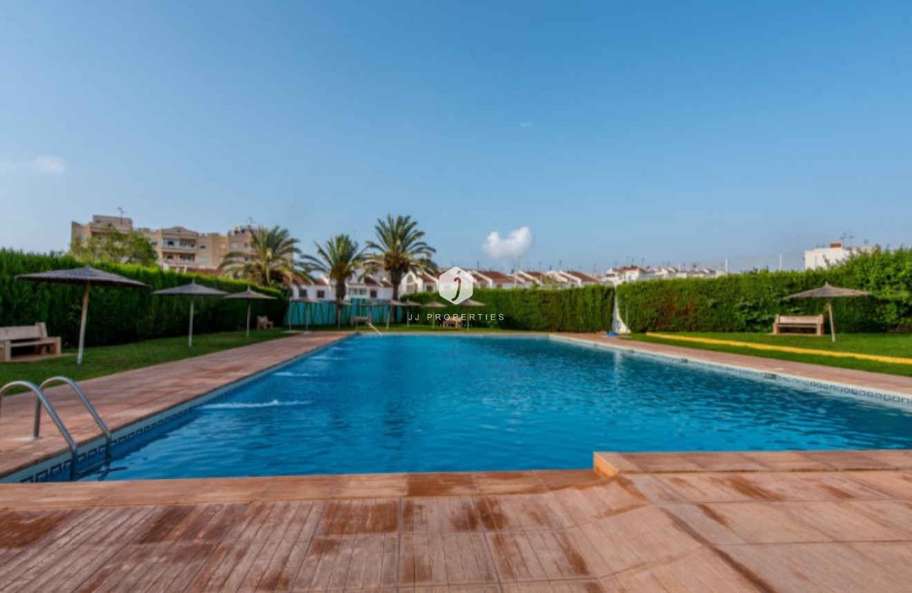 Z drugiej ręki - Szalet -
Torrevieja - Costa Blanca