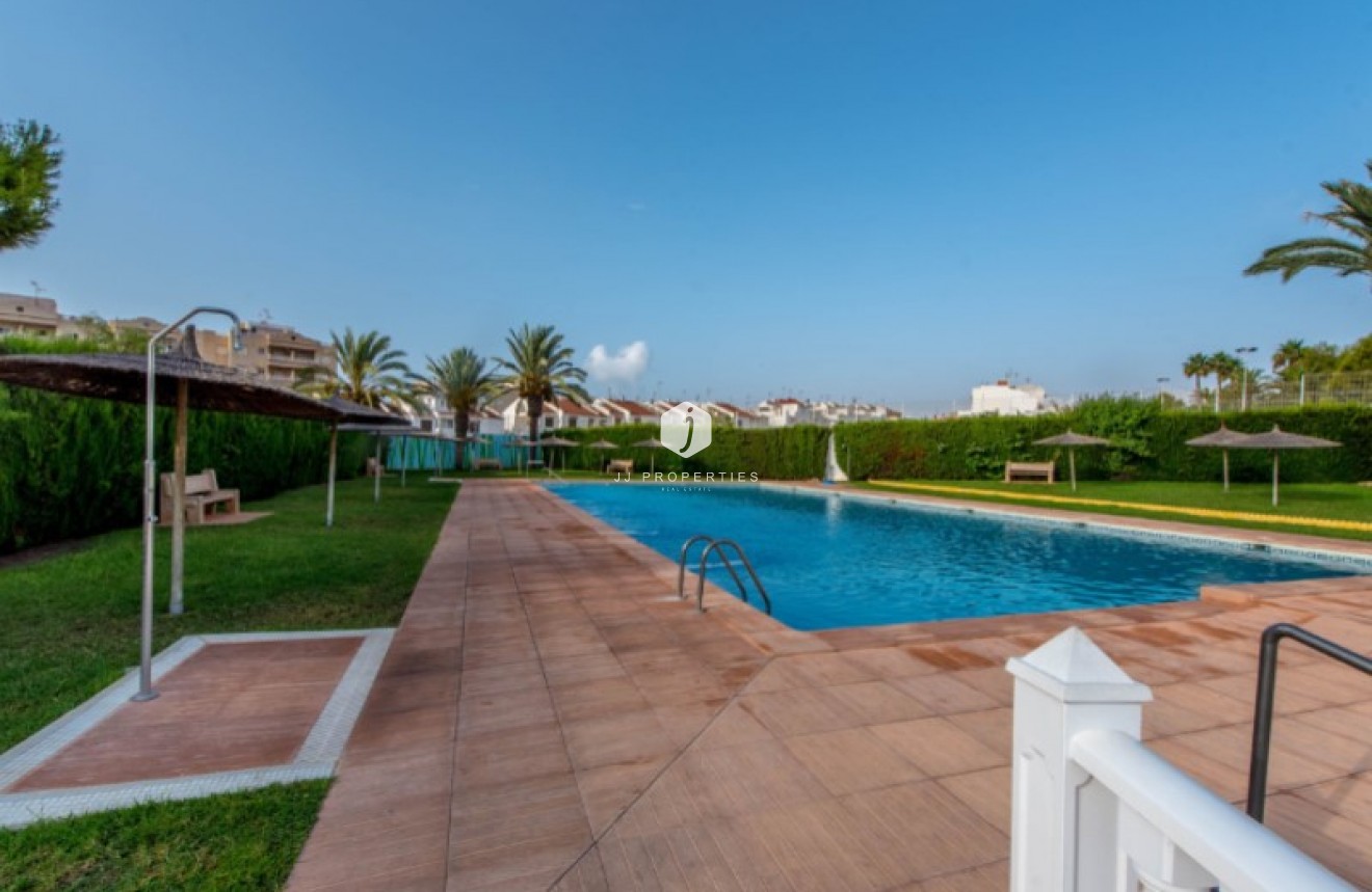 Z drugiej ręki - Szalet -
Torrevieja - Costa Blanca